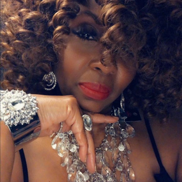 Meet your Posher, Joyce - Picture 10 of 15